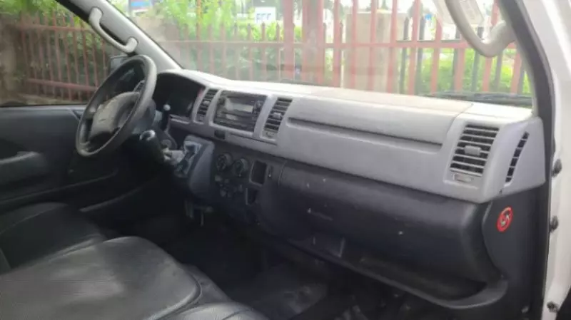 Toyota Hiace   - 2012