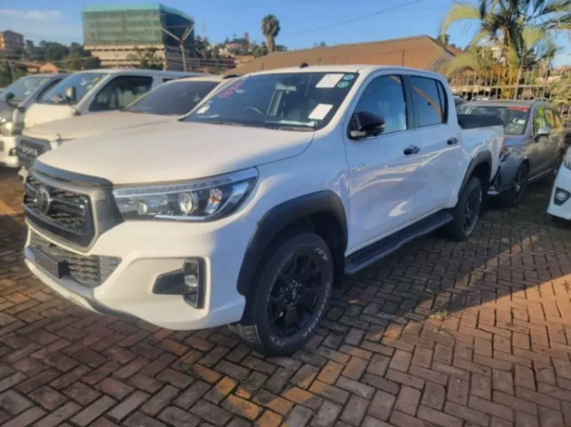 Toyota Hilux   - 2018