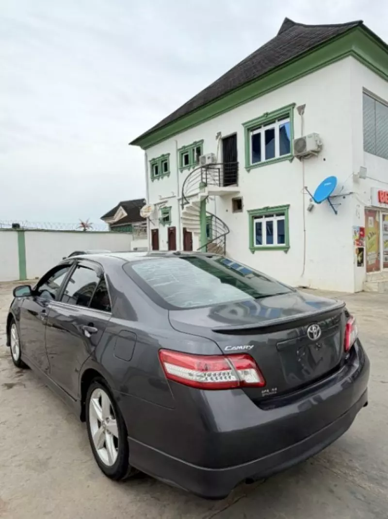 Toyota Camry   - 2011