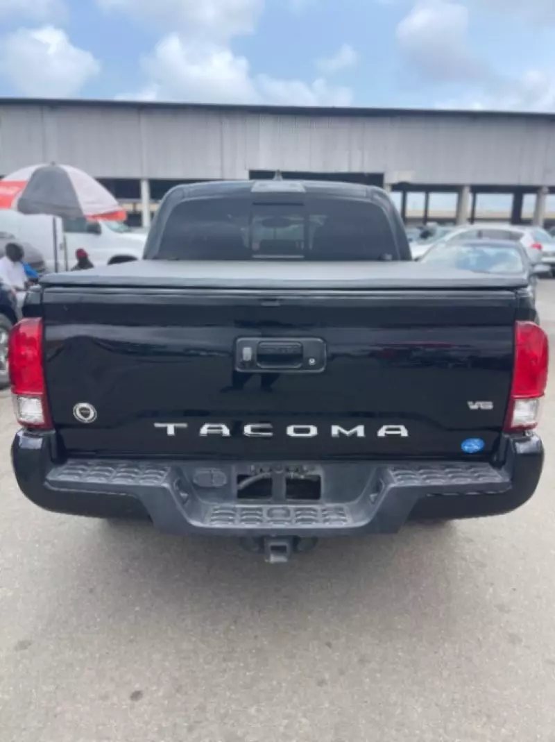 Toyota Tacoma   - 2017