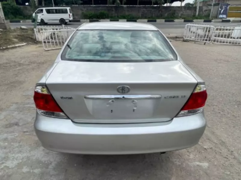 Toyota Camry   - 2005