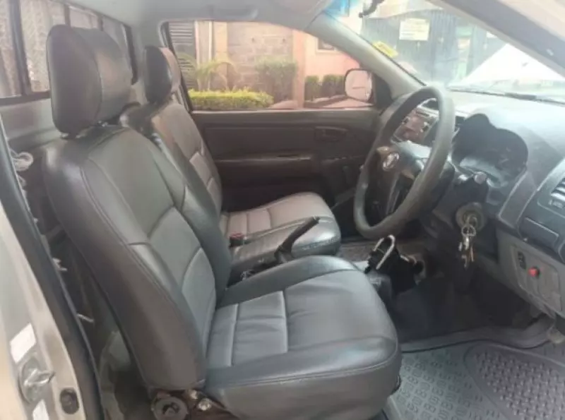 Toyota Hilux   - 2015