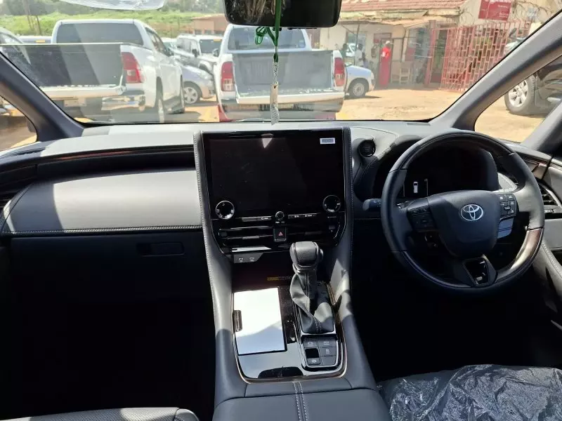 Toyota Alphard   - 2023