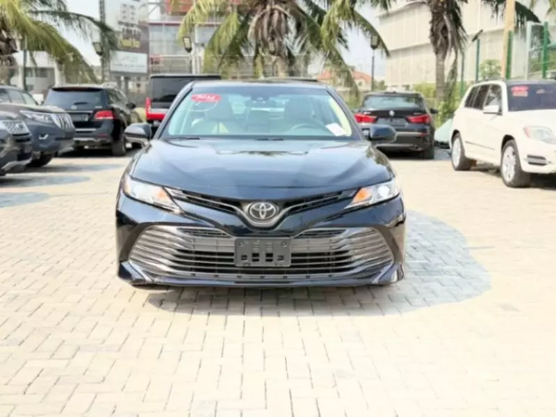 Toyota Camry - 2018