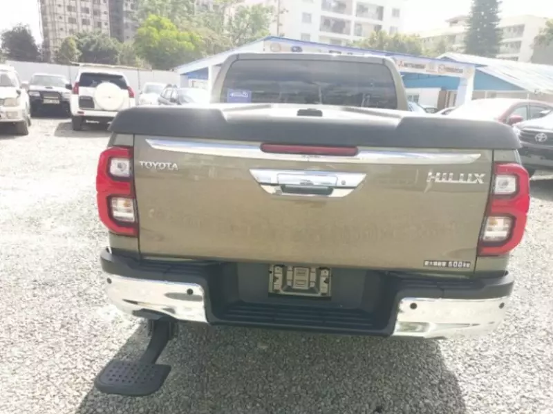 Toyota Hilux   - 2022
