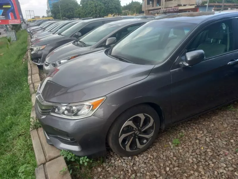 Honda Accord   - 2017