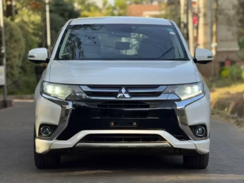Mitsubishi Outlander hybrid    - 2017