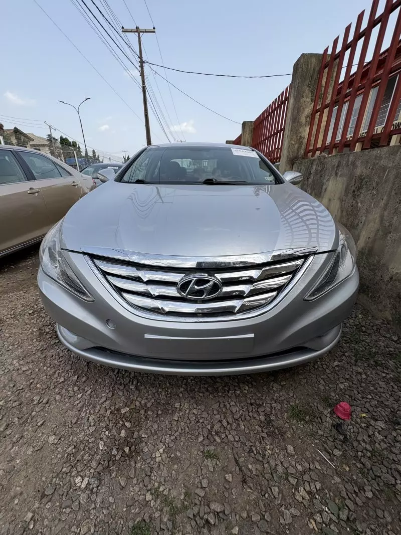 Hyundai Sonata   - 2011