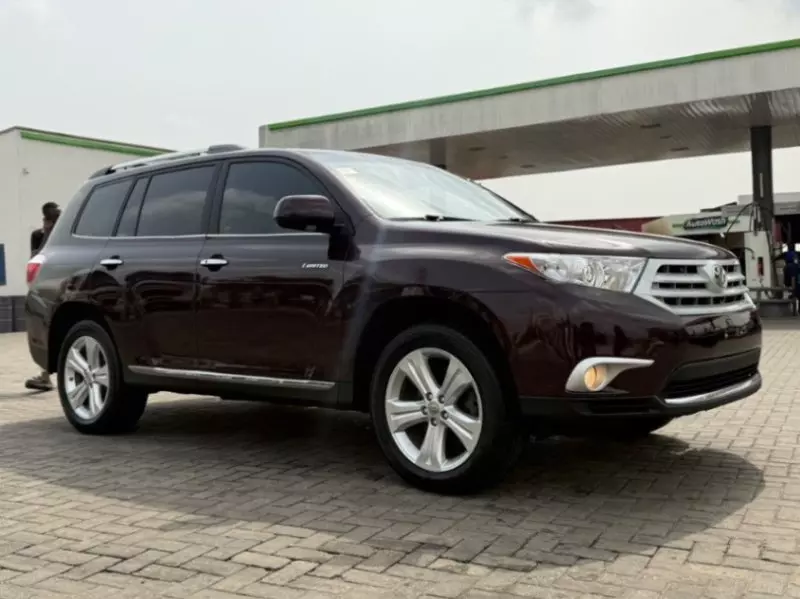 Toyota Highlander   - 2013
