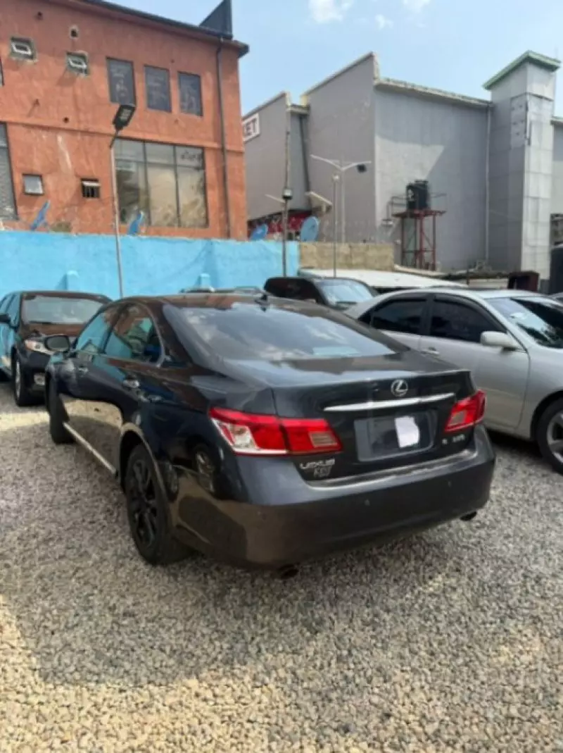 Lexus ES 350   - 2010