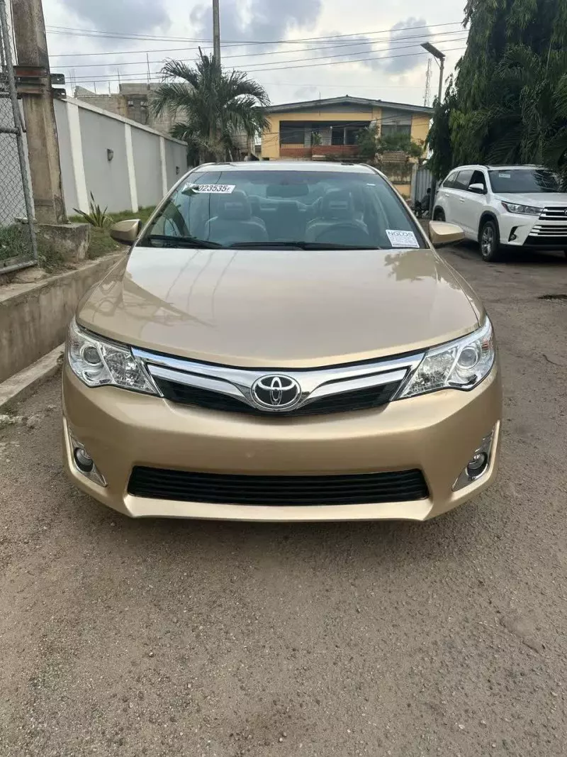 Toyota Camry   - 2012