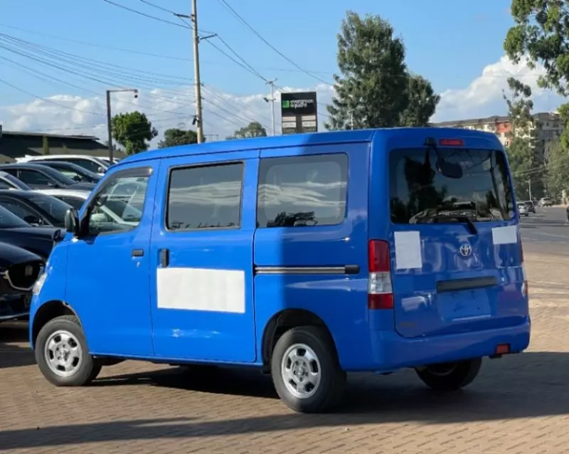 Toyota Town Ace   - 2017