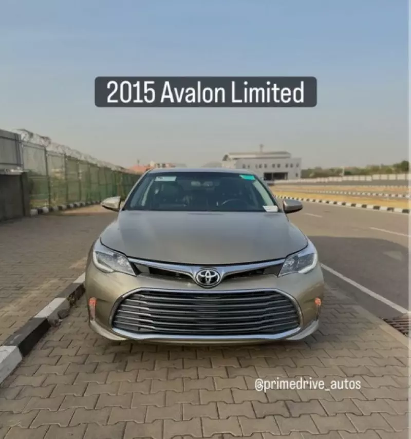 Toyota Avalon - 2015