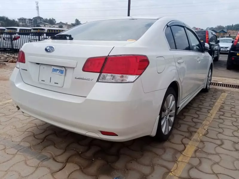 Subaru Legacy   - 2012