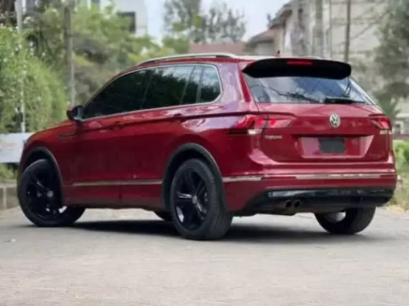 Volkswagen Tiguan   -