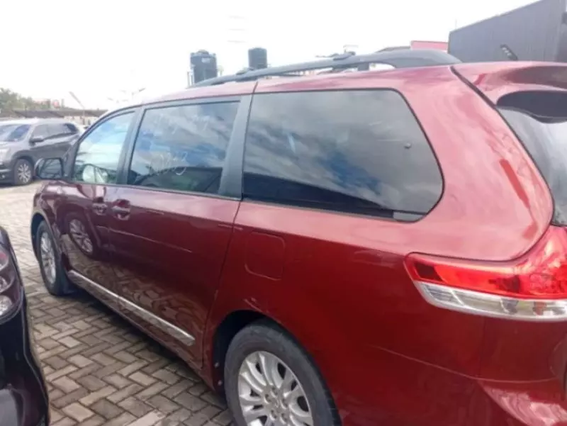 Toyota Sienna   - 2014