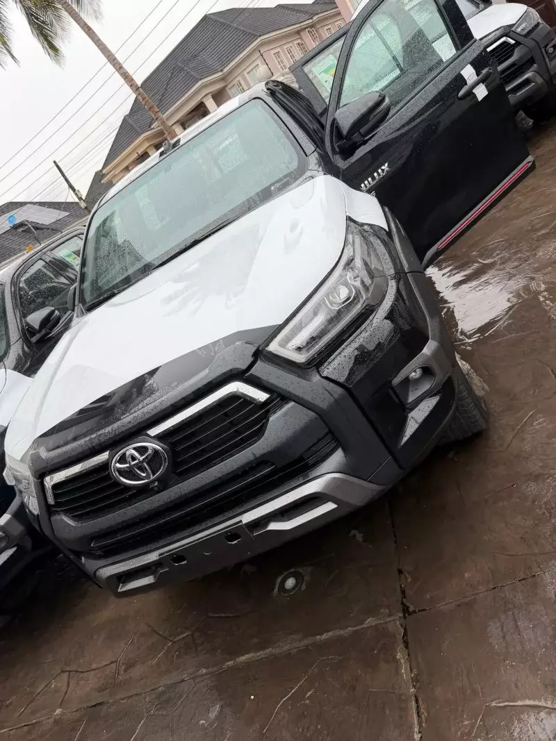 Toyota Hilux   - 2025