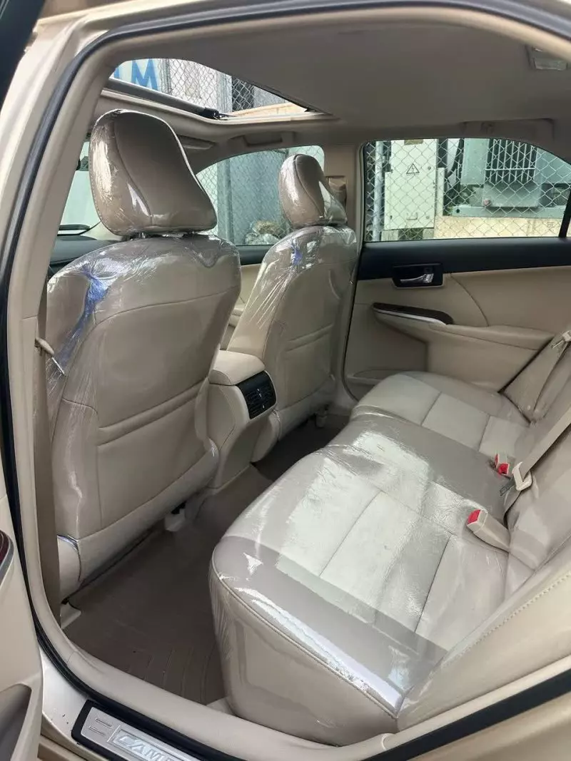 Toyota Camry   - 2012