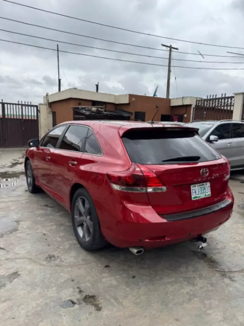 Toyota Venza   - 2011