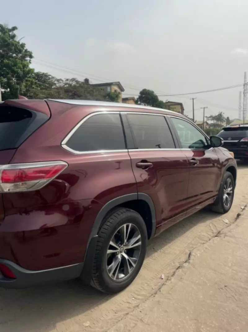 Toyota Highlander   - 2016