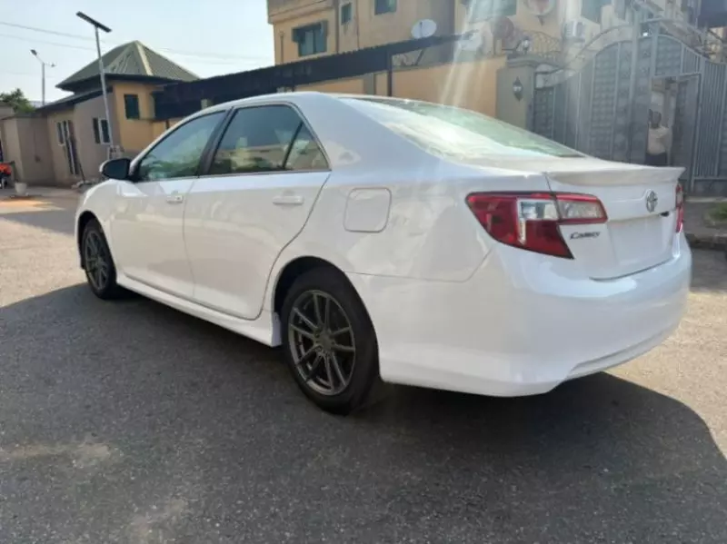 Toyota Camry   - 2012