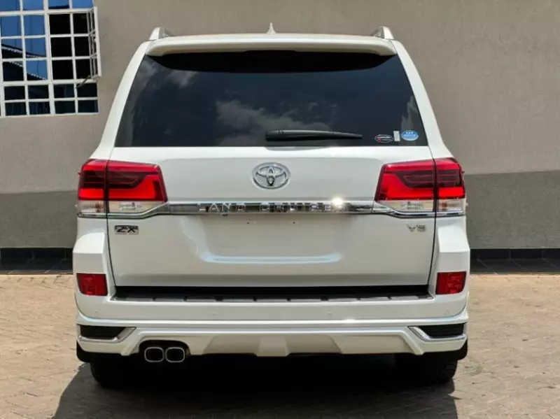 Toyota Land Cruiser   - 2018