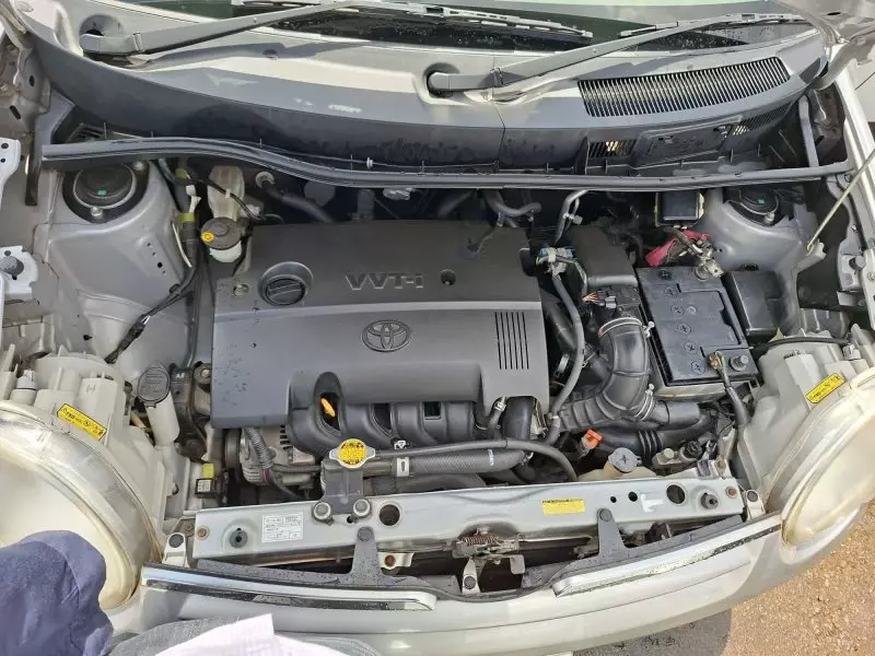 Toyota Sienta   - 2012