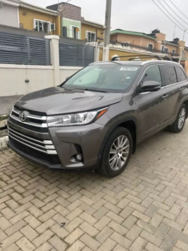 Toyota Highlander   - 2016