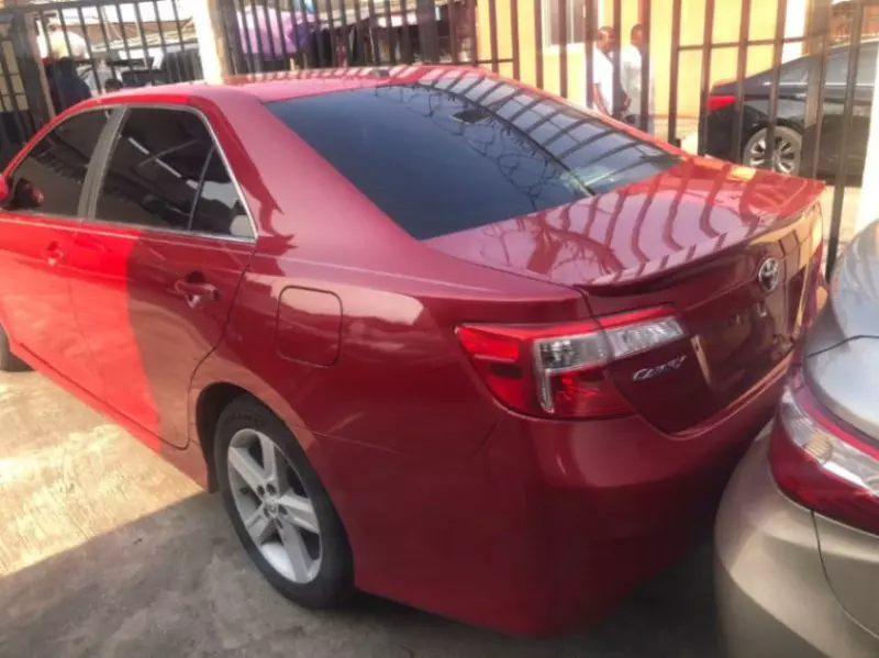 Toyota camry   - 2012