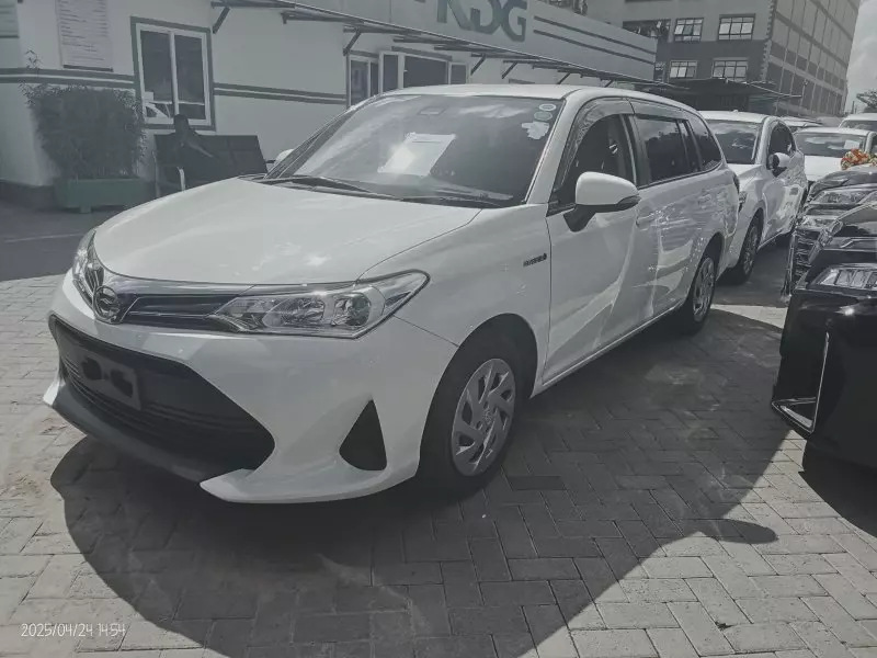 Toyota Fielder hybrid    - 2018