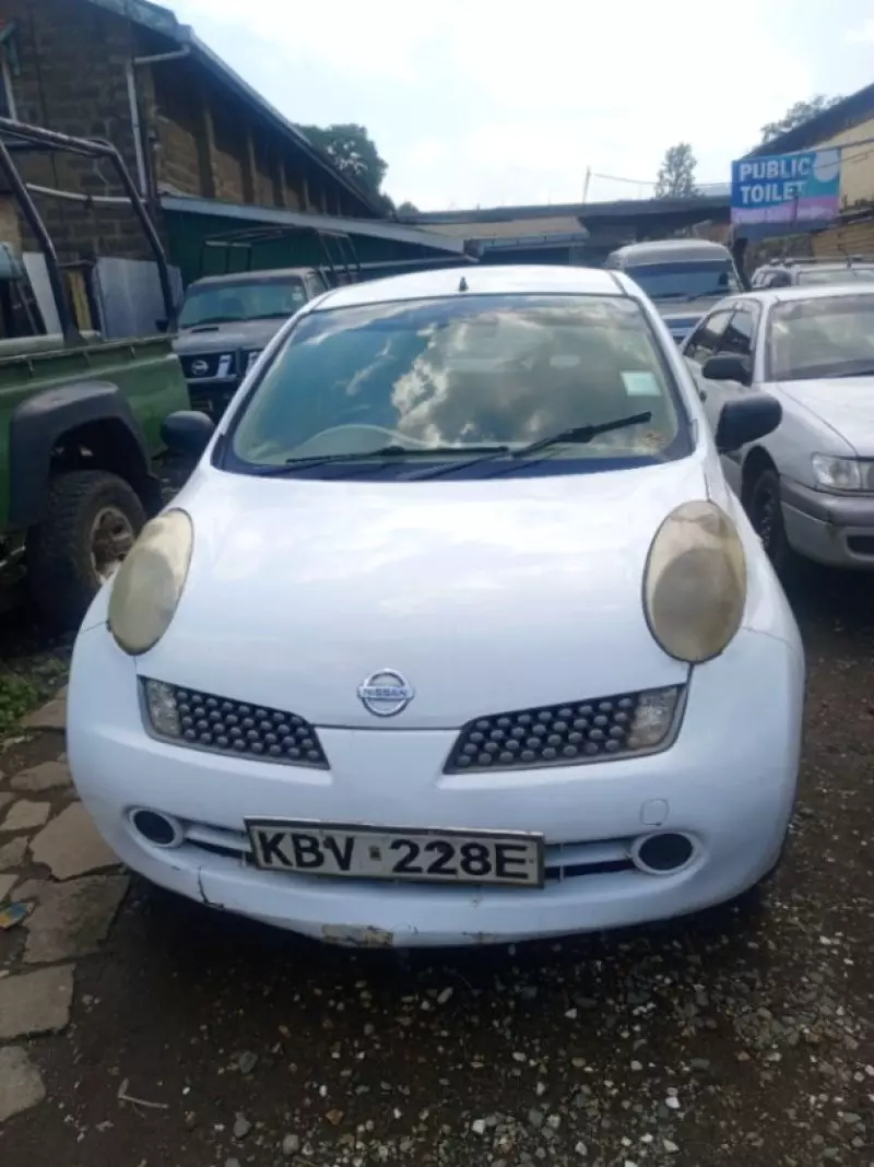 Nissan March    - 2004