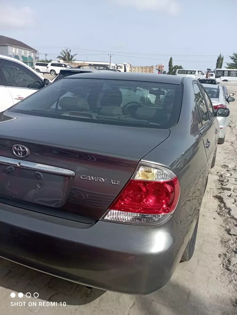 Toyota Camry   - 2005