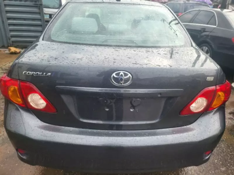 Toyota Corolla   - 2009
