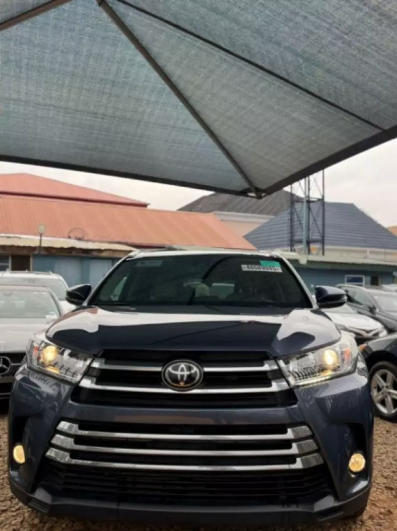 Toyota Highlander   - 2017