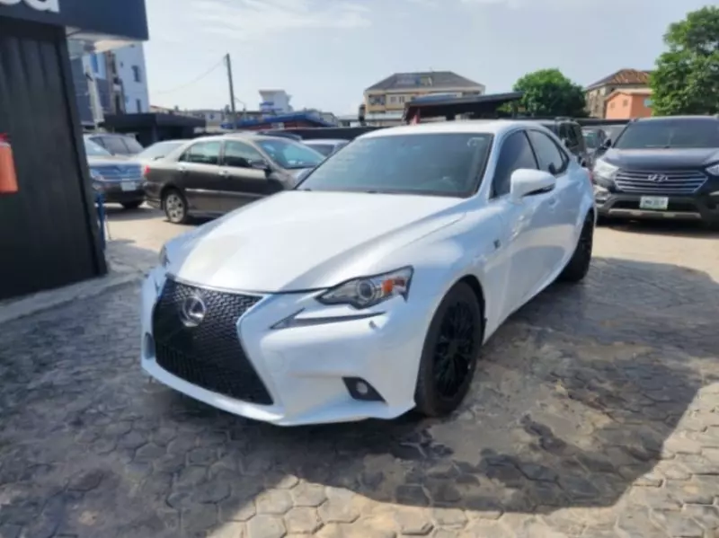 Lexus IS   - 2015