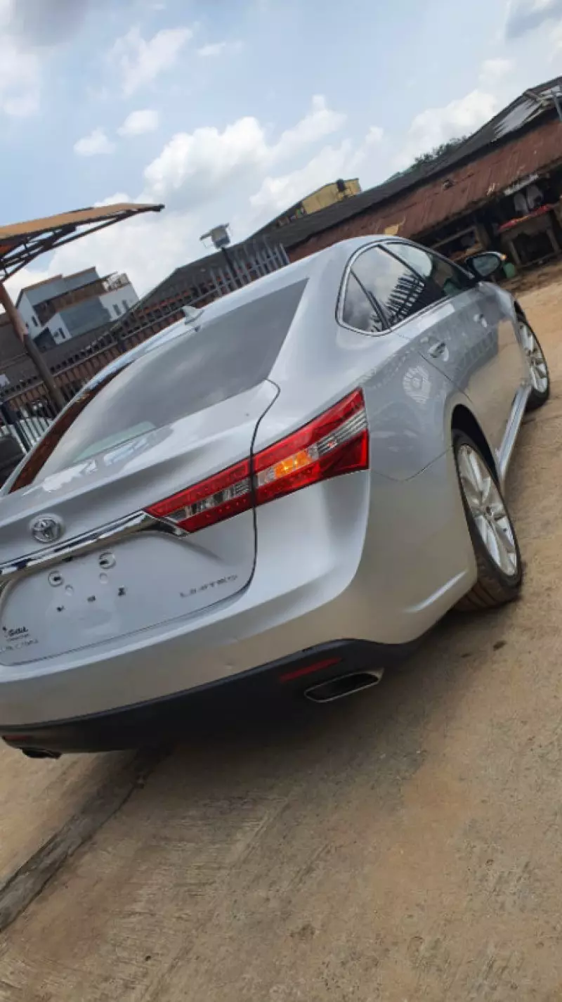 Toyota Avalon   - 2013