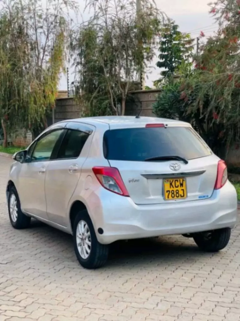Toyota Vitz   - 2013