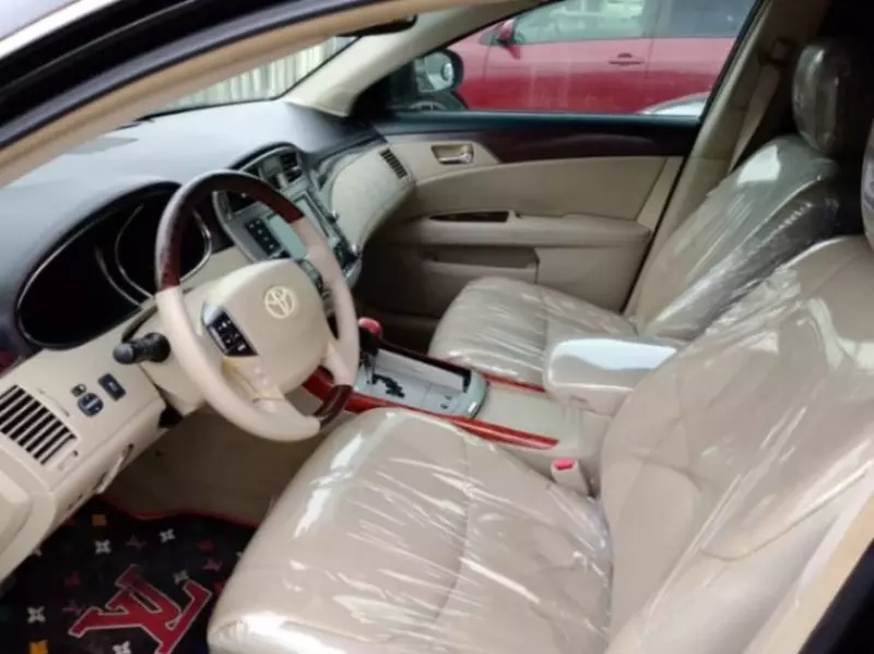 Toyota Avalon   - 2011
