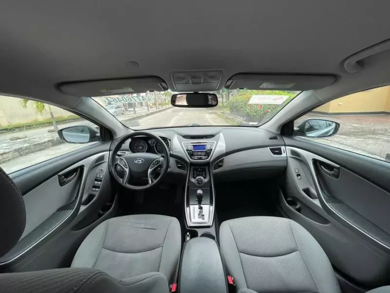 Hyundai Elantra   - 2013