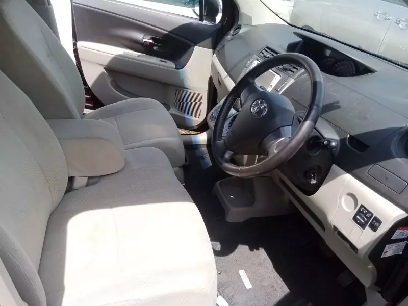 Toyota Passo Sette   - 2011