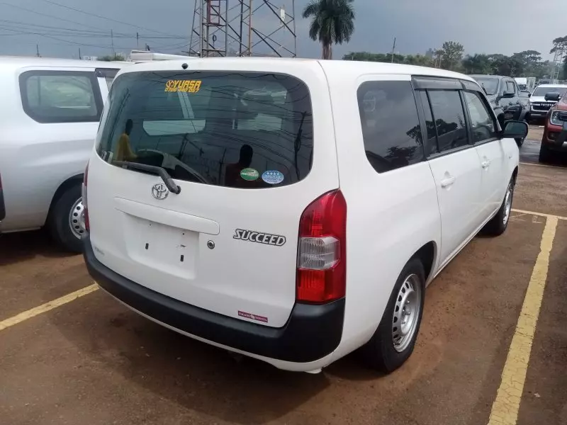 Toyota Probox    - 2016