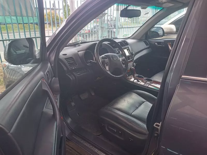 Toyota Highlander   - 2013