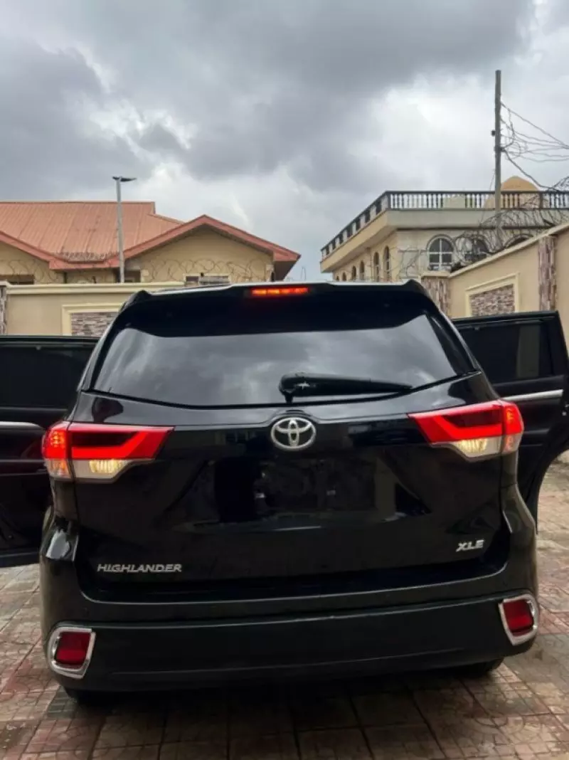 Toyota Highlander   - 2017