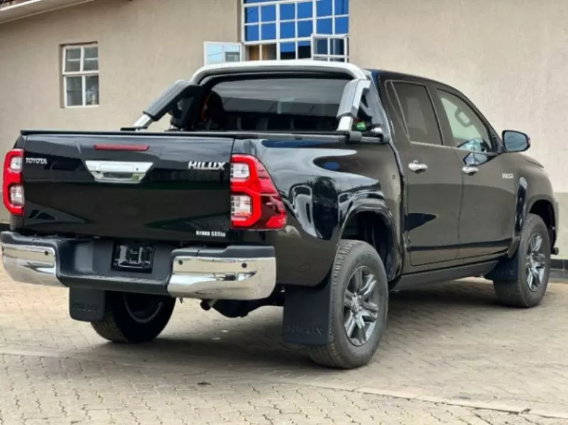 Toyota Hilux   - 2020