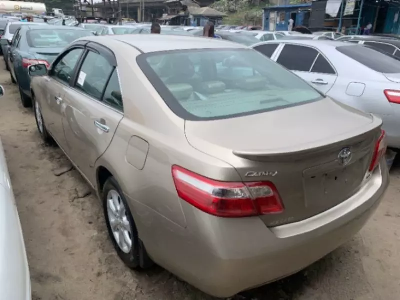 Toyota Camry   - 2007