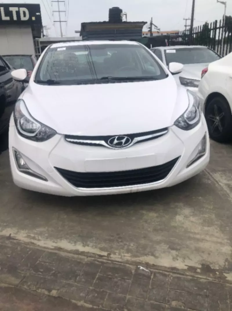 Hyundai Elantra   - 2015