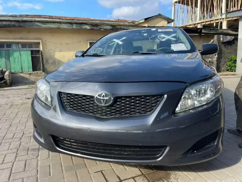 Toyota Corolla   - 2010