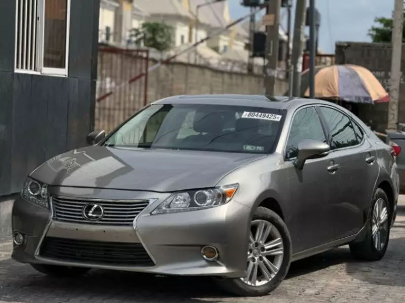 Lexus ES   - 2015
