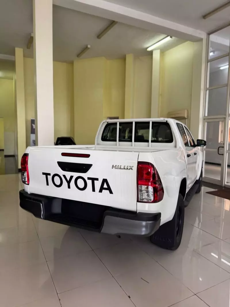 Toyota Hilux   - 2025