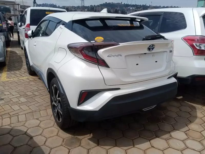 Toyota C-HR   - 2015
